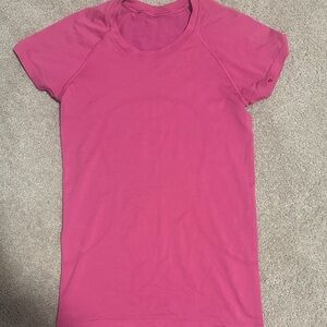 lululemon athletica Fuchsia Short Sleeve Tee
